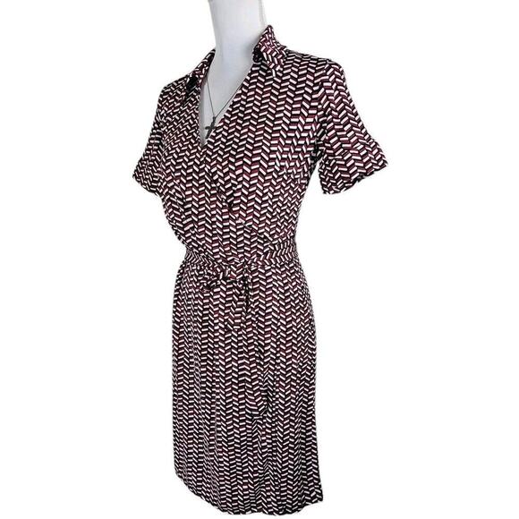 Ann Taylor LOFT ~Woman Size 6Petite~ Red/White Short Sleeve V-Neck Wrap Dress. - Picture 2 of 13